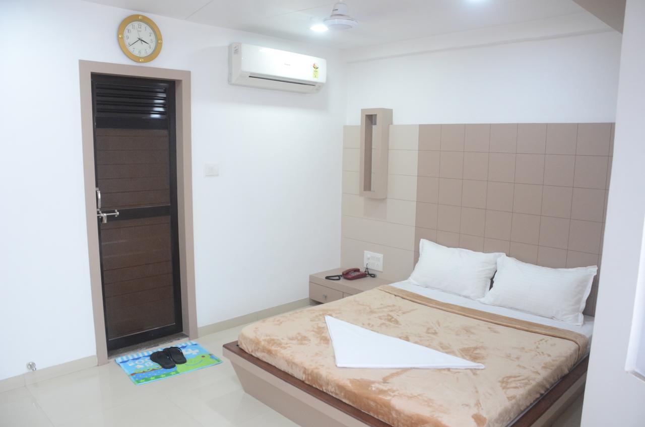 Hotel Ideal Vadodara Eksteriør bilde