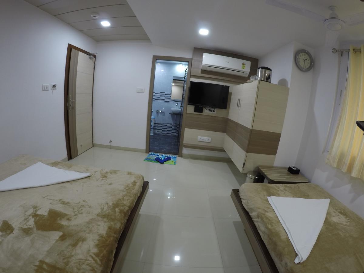 Hotel Ideal Vadodara Eksteriør bilde