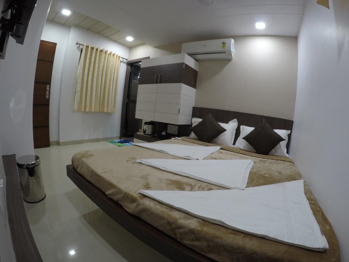 Hotel Ideal Vadodara Eksteriør bilde
