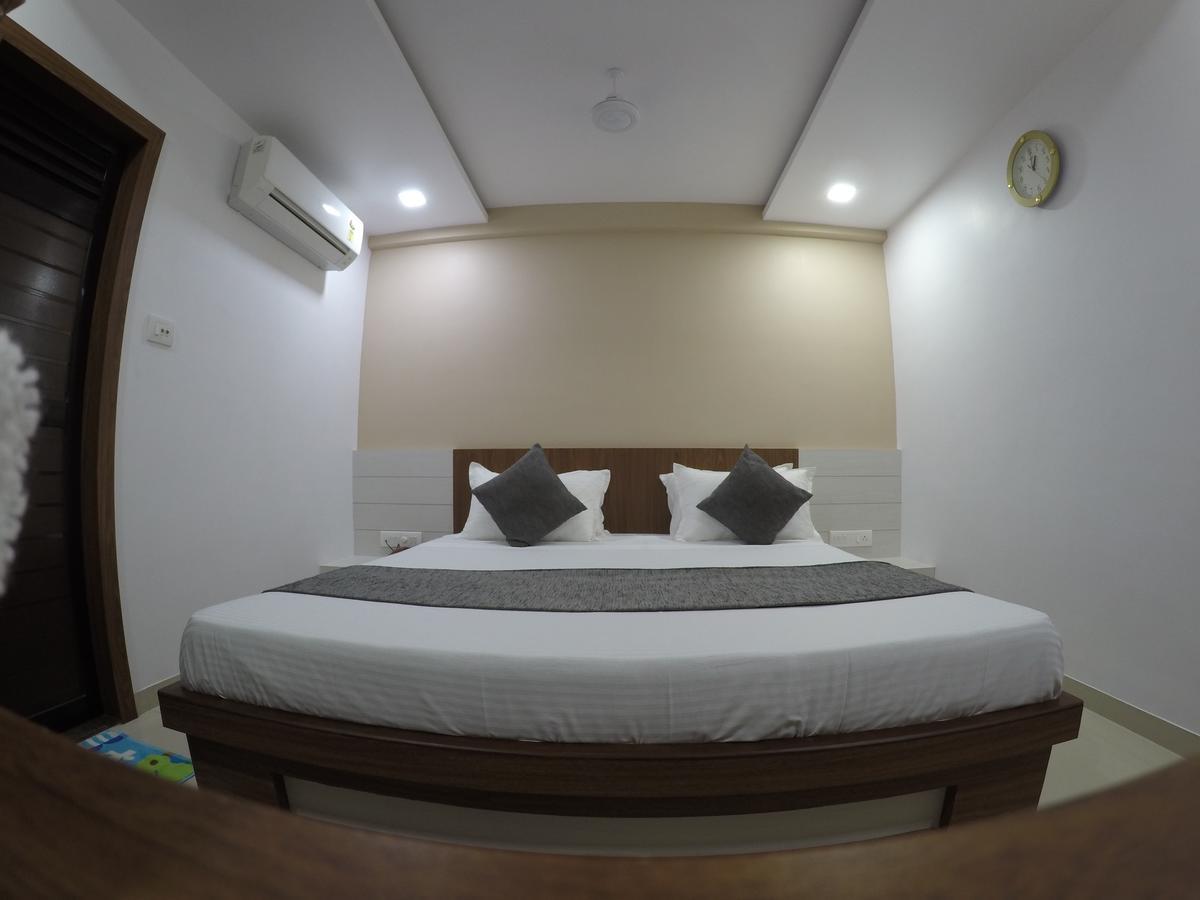 Hotel Ideal Vadodara Eksteriør bilde