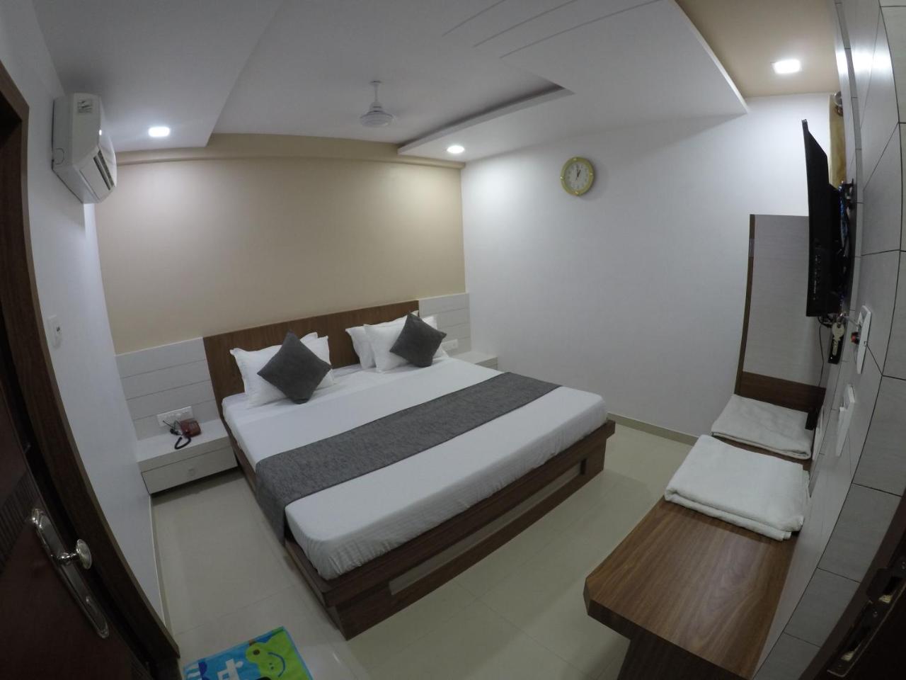 Hotel Ideal Vadodara Eksteriør bilde