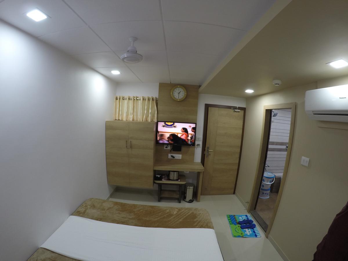 Hotel Ideal Vadodara Eksteriør bilde